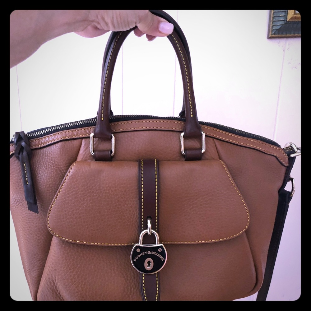 Dooney & Bourke  sachel bag